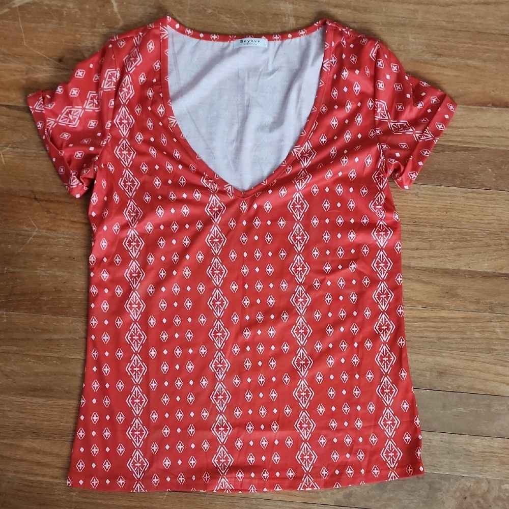 Red Geometric Print Women's Top Size Small